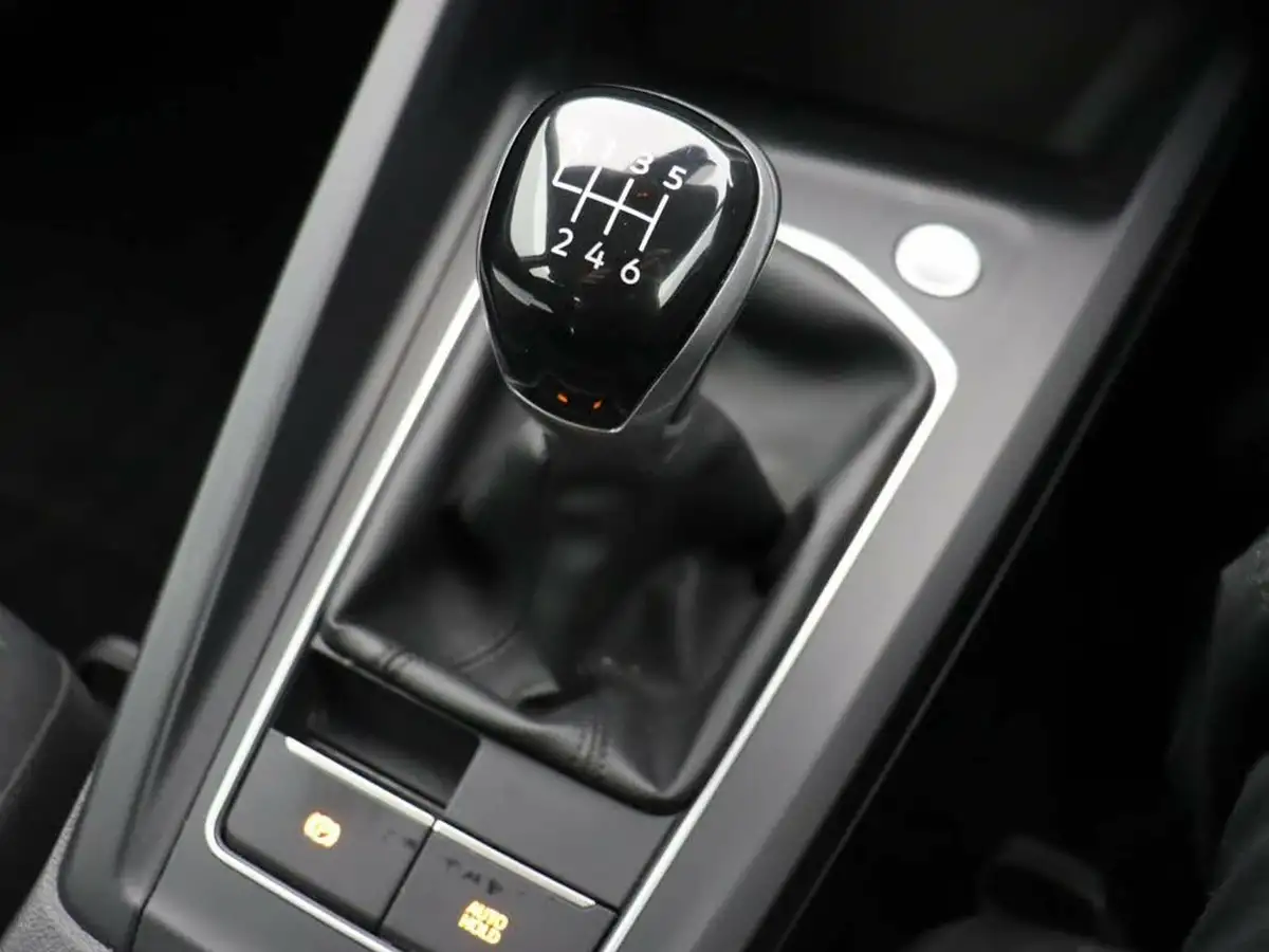 2022-volkswagen-golf-15-tsi-life-150ps-hatchback-big-29