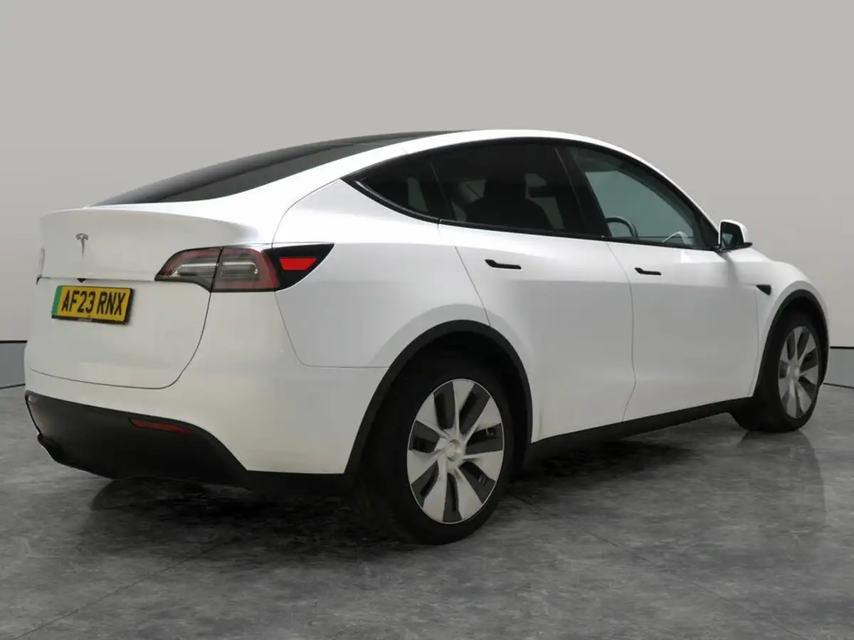 2023-tesla-model-y-e-rwd-big-13