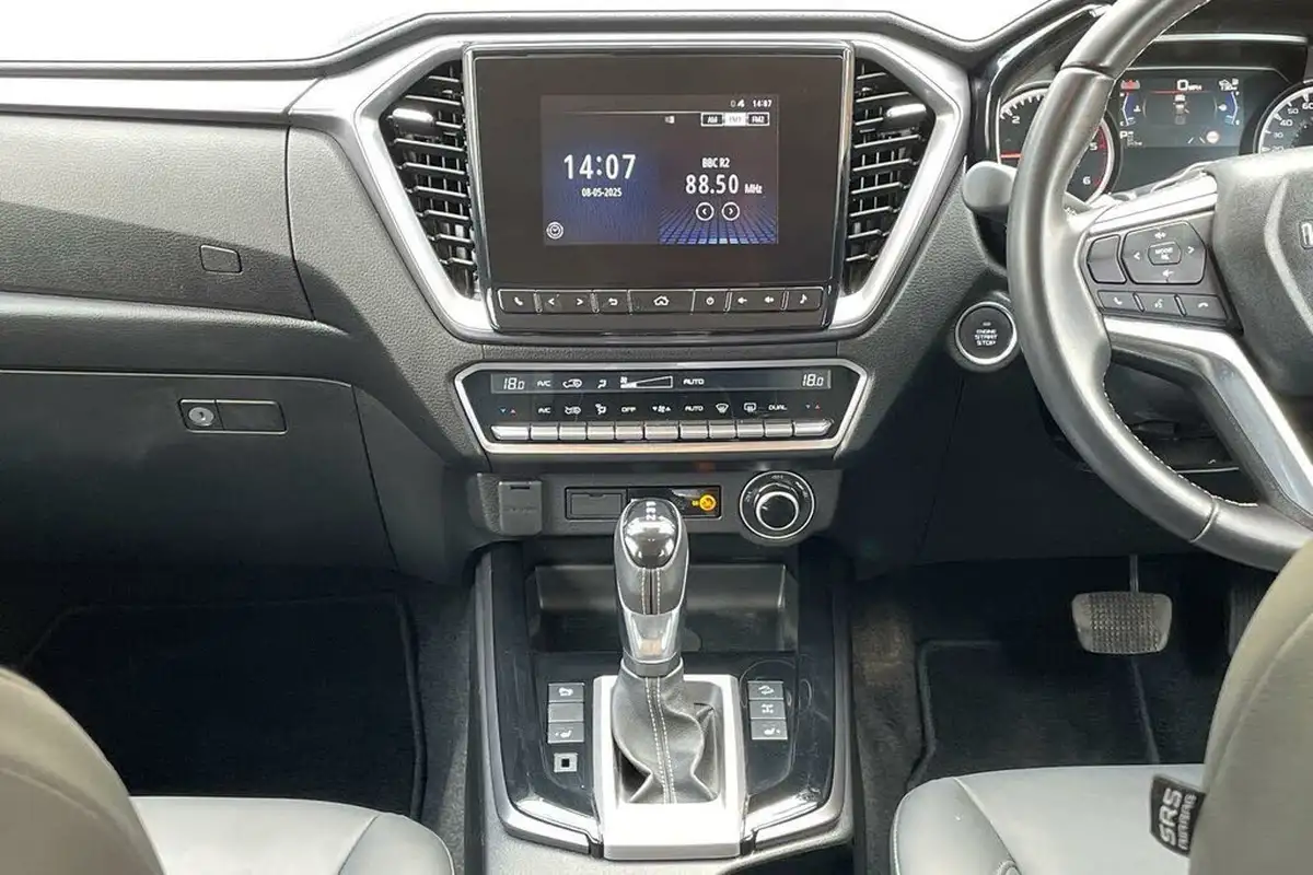 2024-isuzu-d-max-19td-dl40-auto-big-35