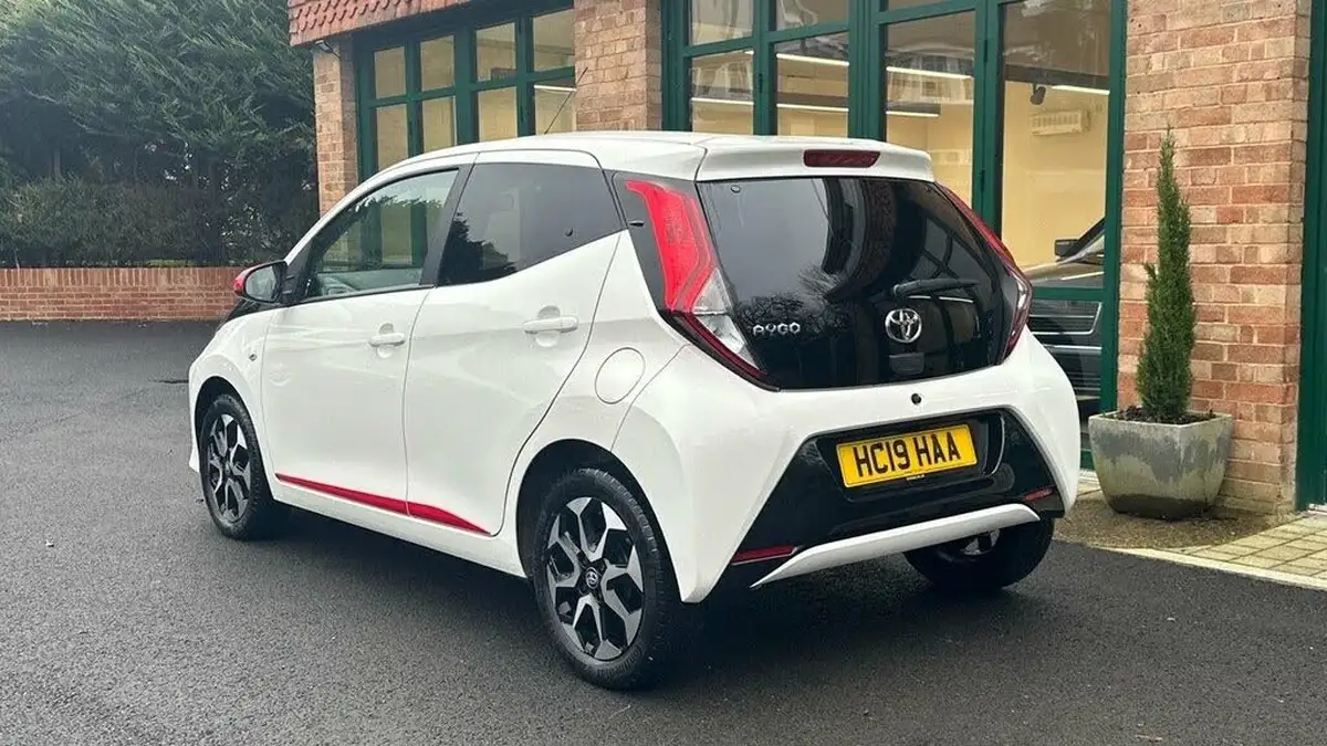 2019-toyota-aygo-10-vvt-i-x-trend-big-1
