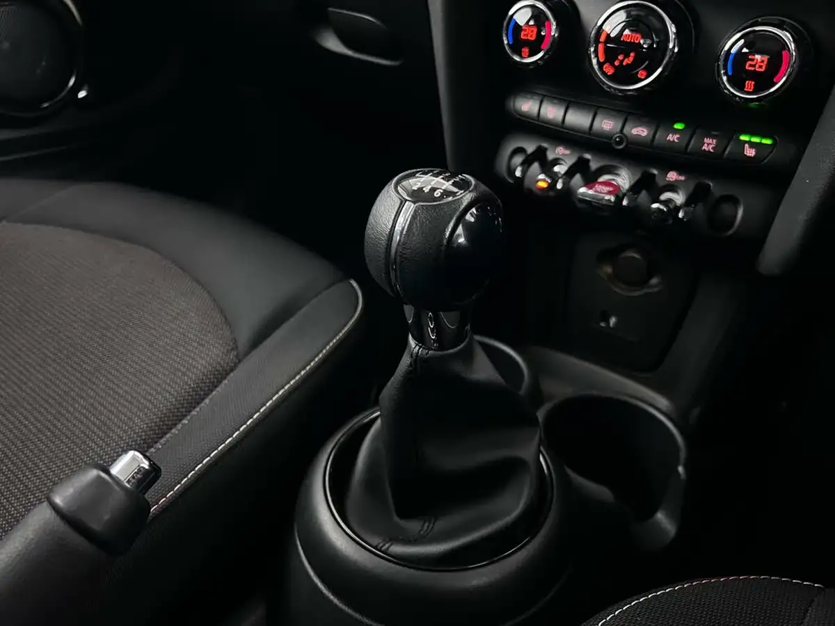 2021-mini-cooper-15-cooper-classic-hatchback-3d-big-32