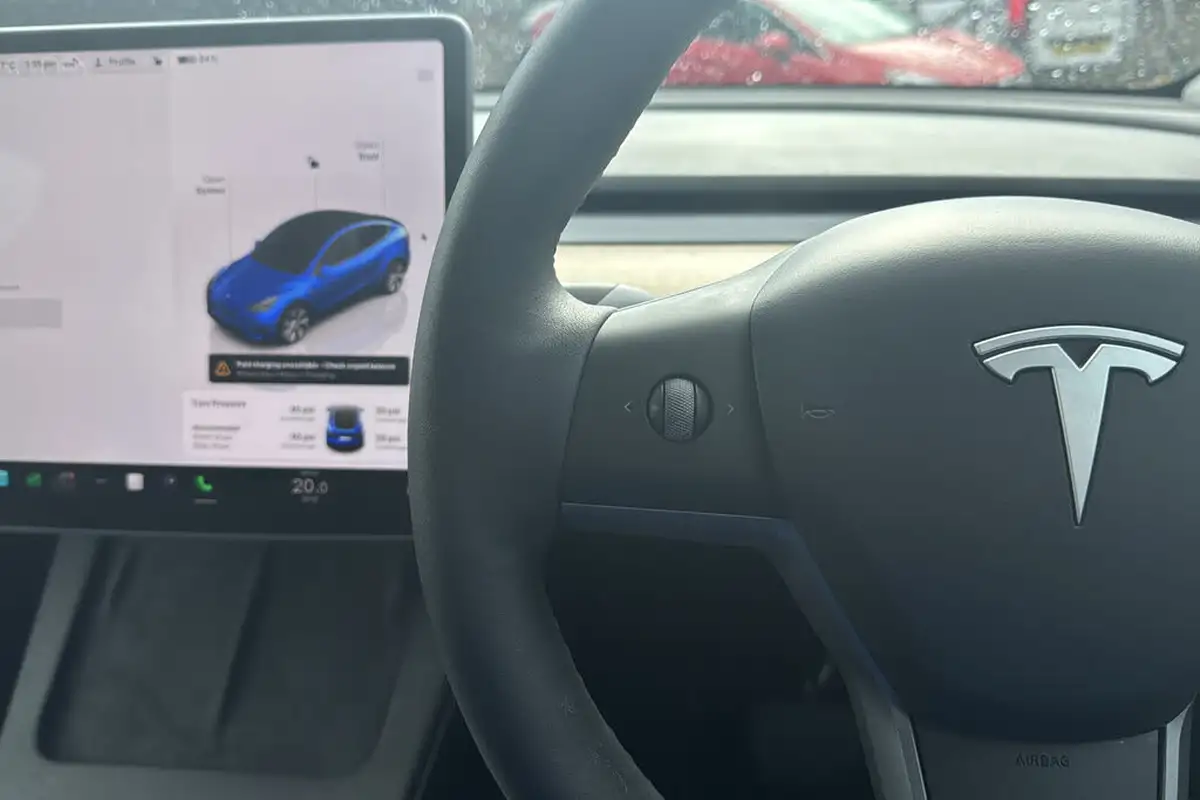 2022-tesla-model-y-e-long-range-big-16