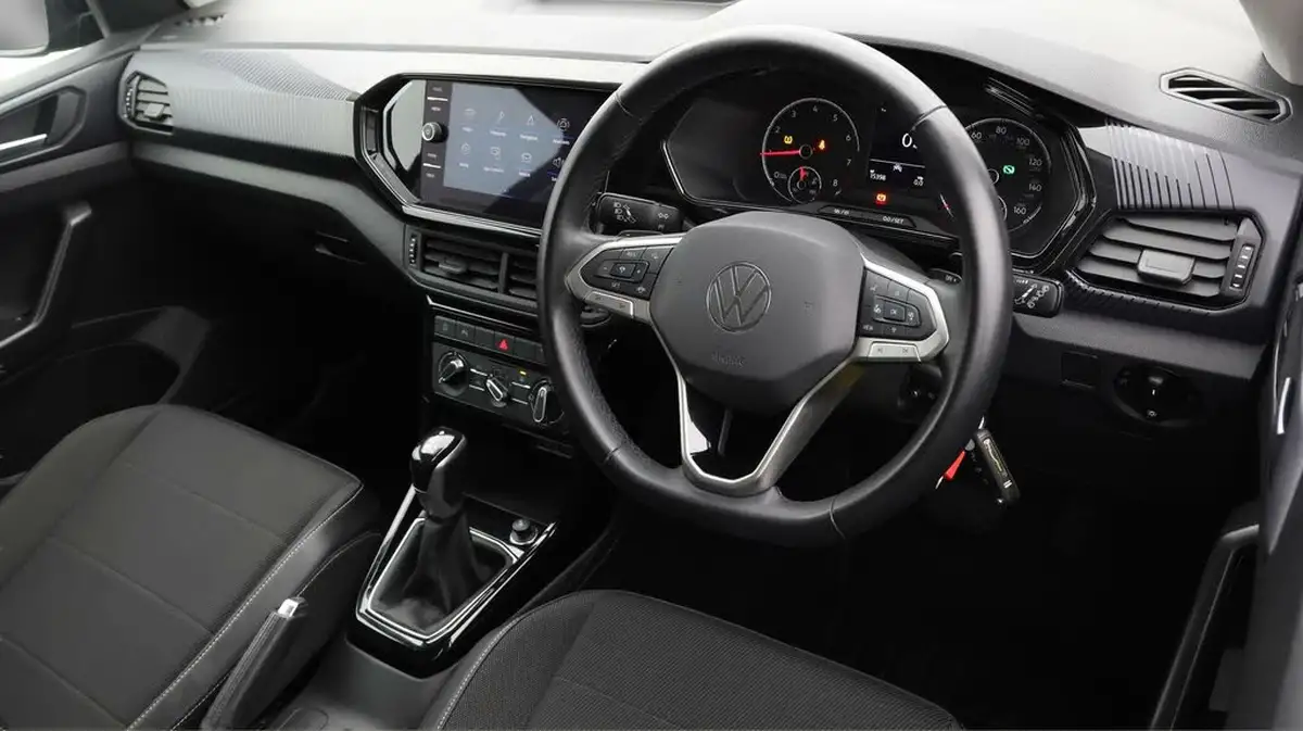 2022-volkswagen-t-cross-10-tsi-black-edition-110ps-dsg-big-10