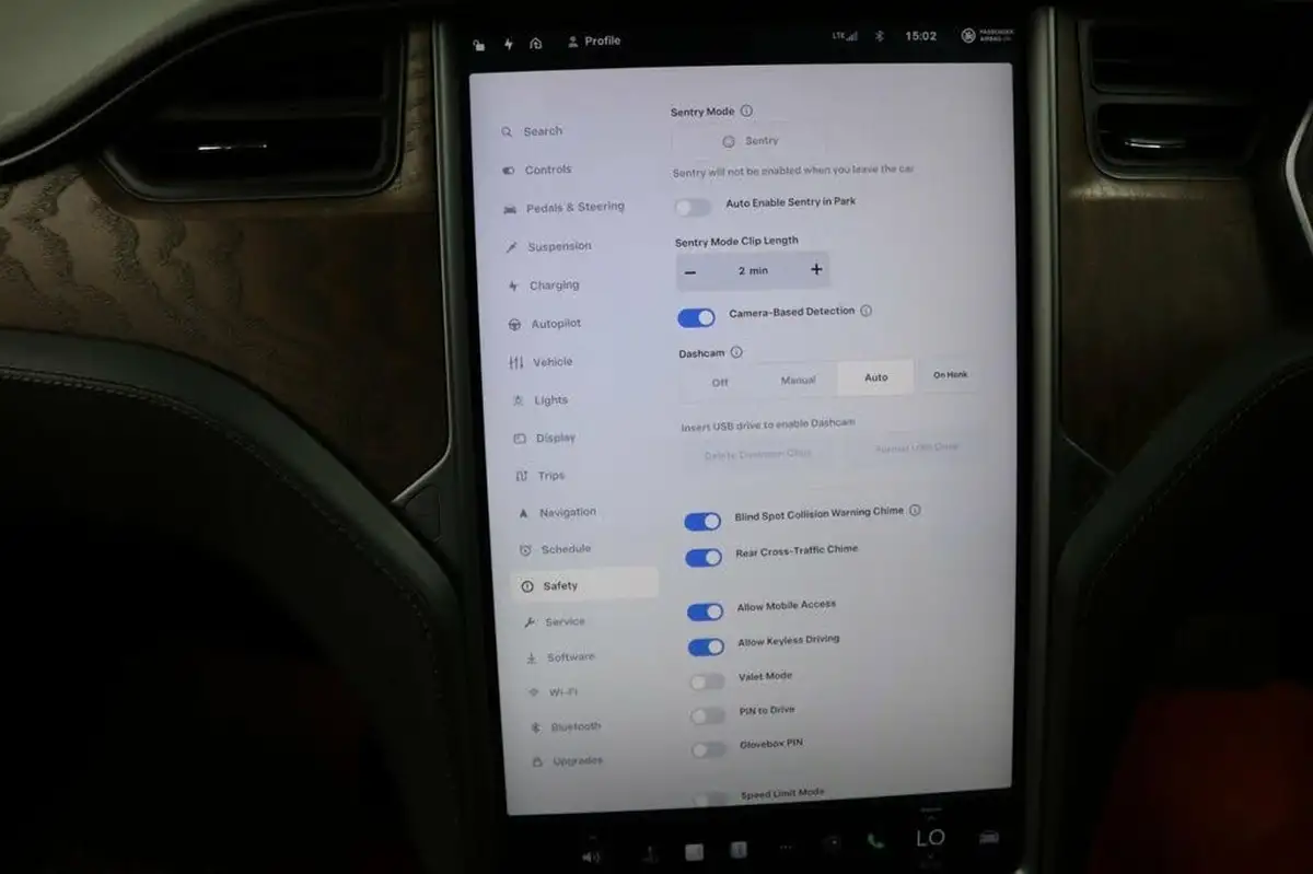 2020-tesla-model-s-e-long-range-big-54