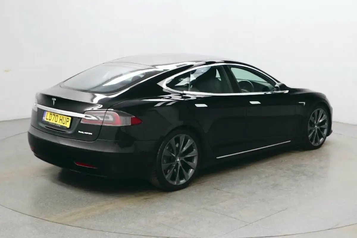 2020-tesla-model-s-e-long-range-big-6