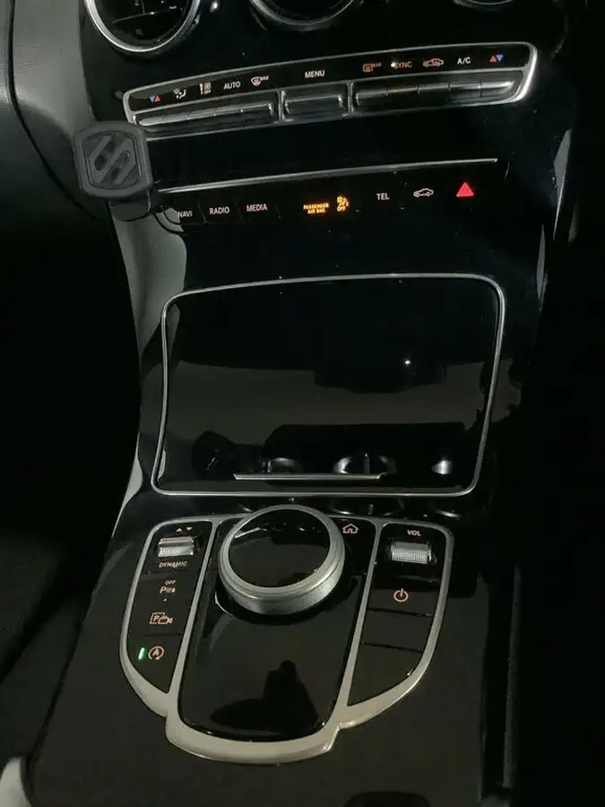 2018-mercedes-benz-c-class-15-c200-se-estate-5d-big-26