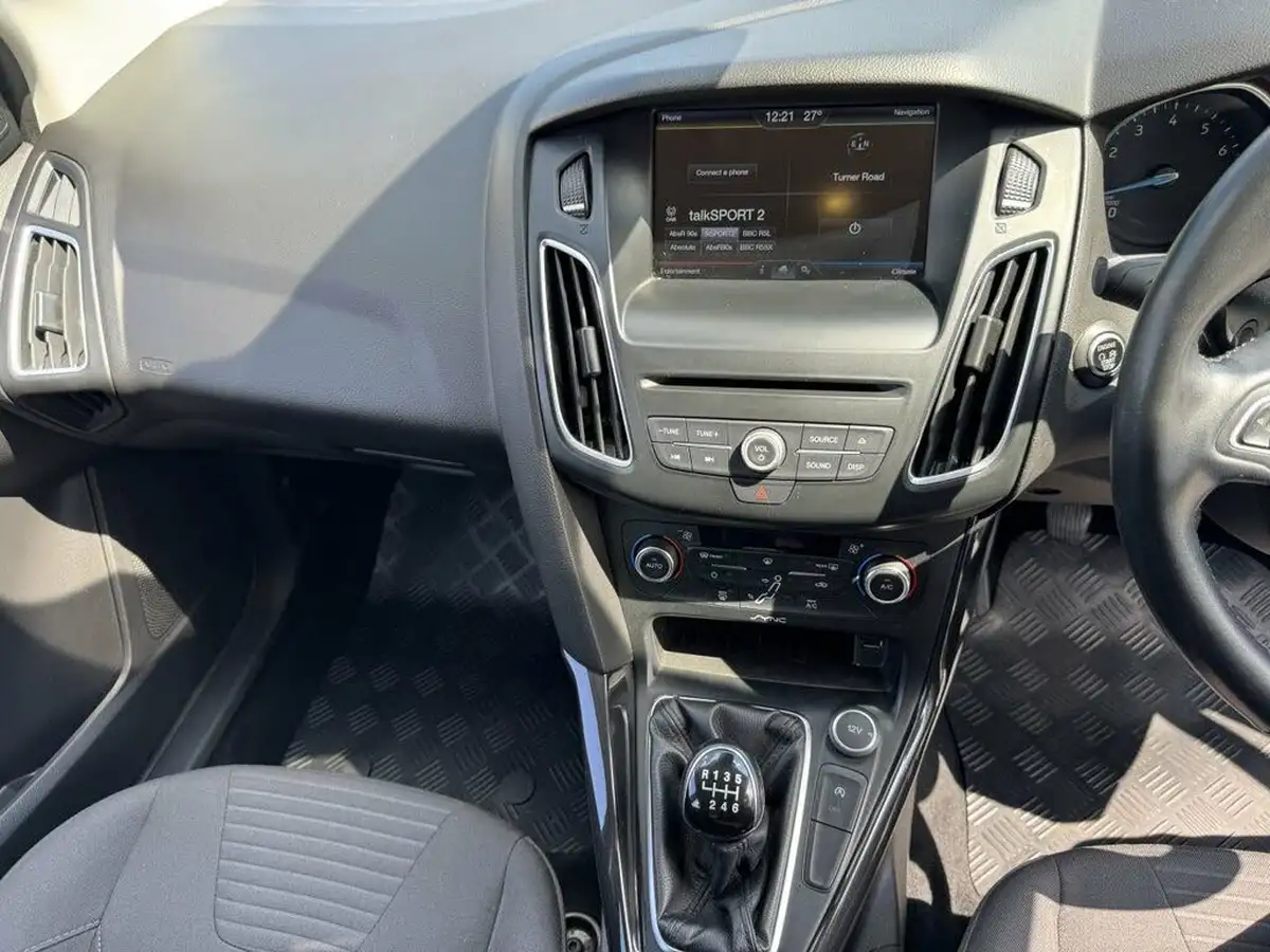 2015-ford-focus-10-titanium-t-125ps-hatchback-big-53