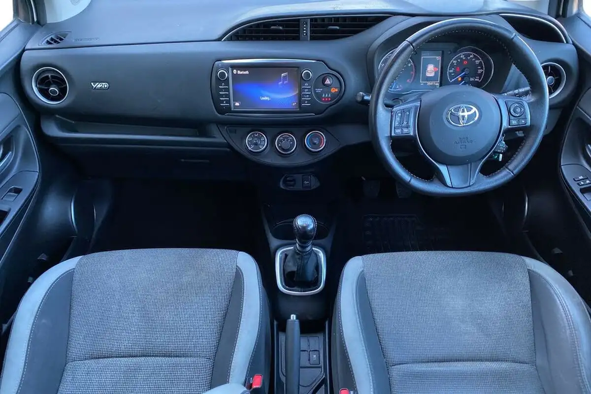 2020-toyota-yaris-15-vvt-i-y20-111bhp-1496cc-big-10