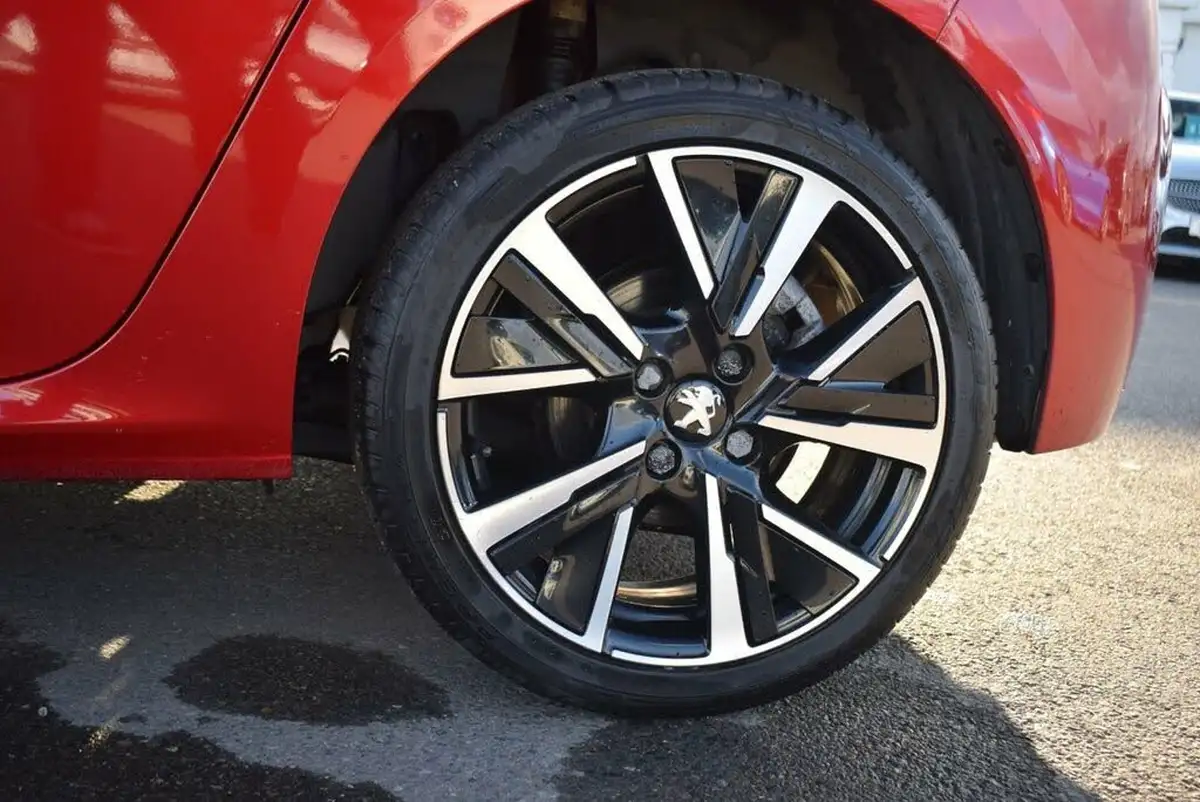 2020-peugeot-208-12-puretech-allure-130bhp-eat8-big-11