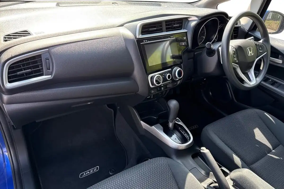 2019-honda-jazz-13-i-vtec-se-cvt-big-14