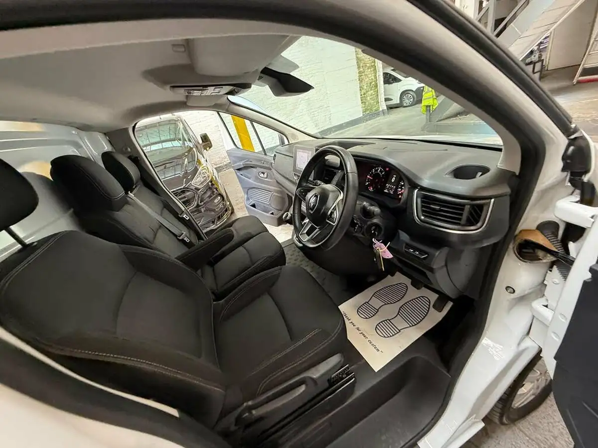 2022-renault-trafic-20dci-sl28-130-sport-big-33