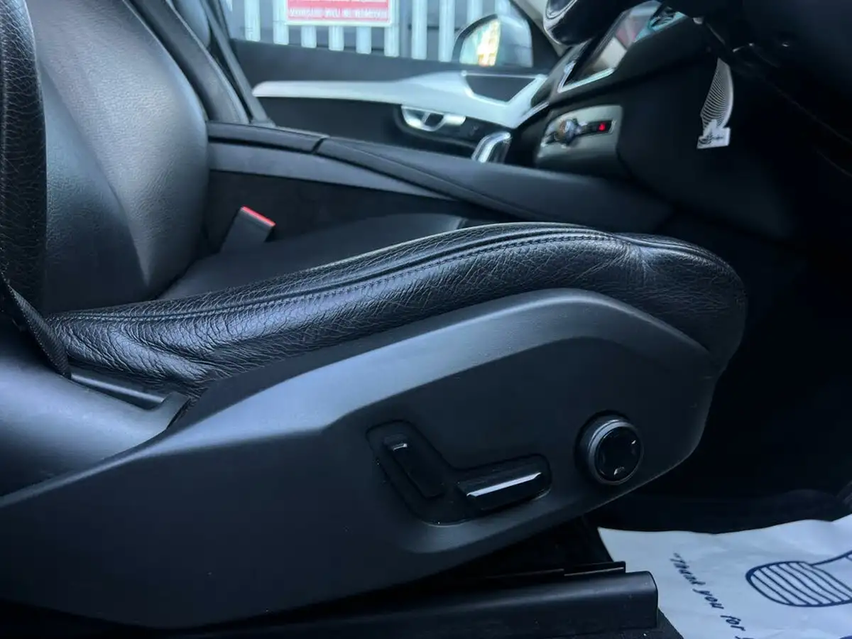 2017-volvo-xc90-20-t8-momentum-momentum-hybrid-auto-big-17