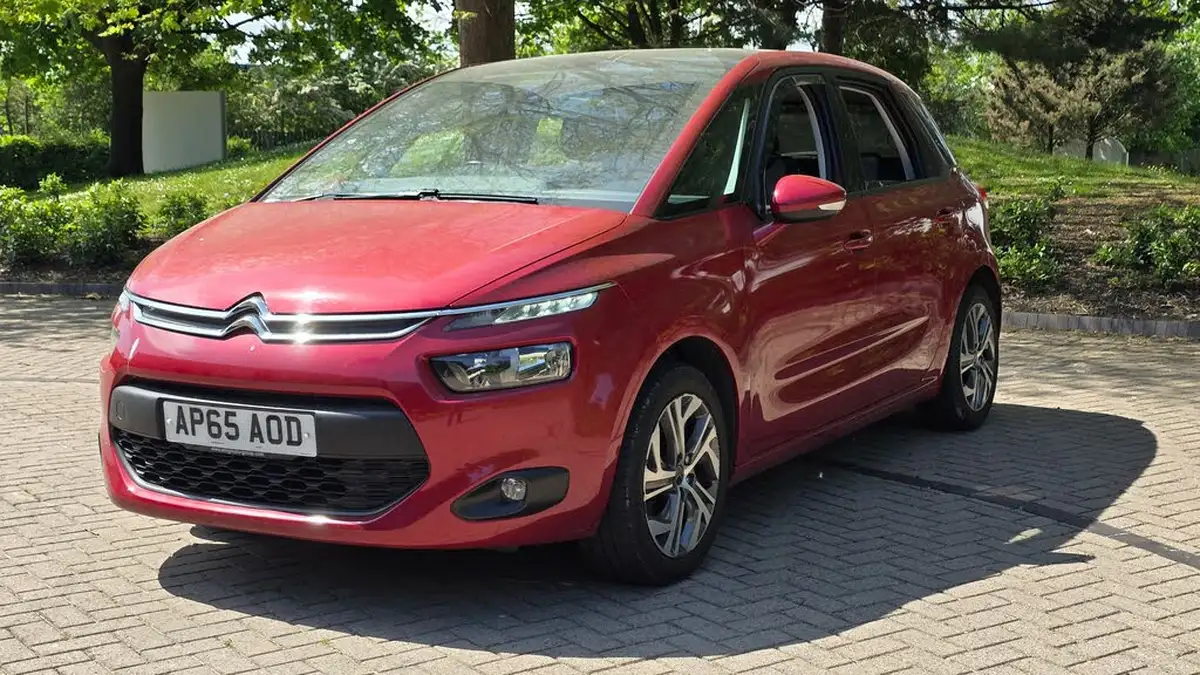 2015-citroen-c4-picasso-16bluehdi-selection-big-2