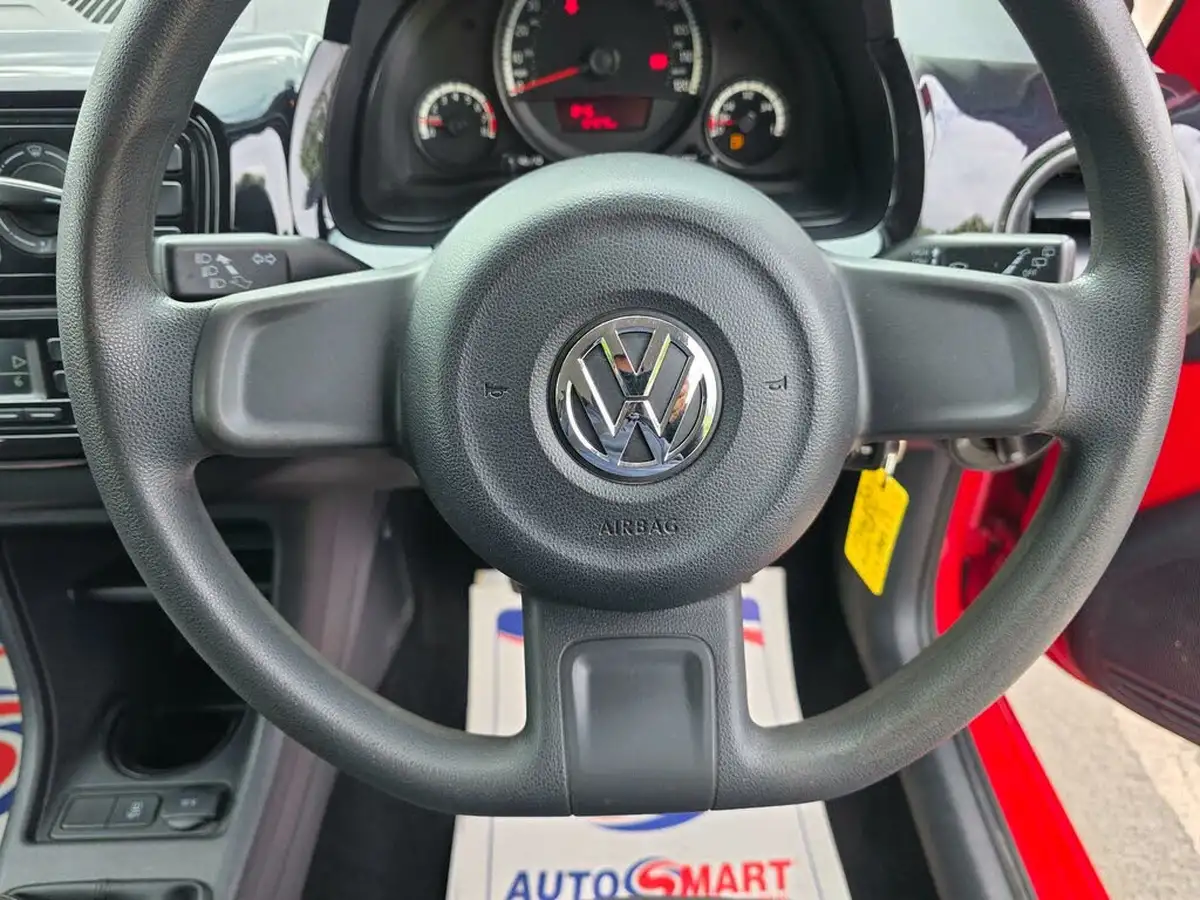2014-volkswagen-up-10-move-up-59bhp-3d-big-26