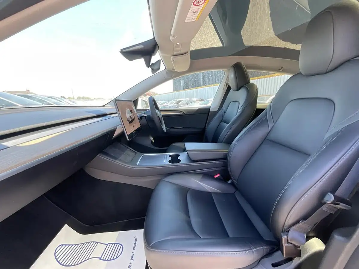 2023-tesla-model-y-e-long-range-big-7
