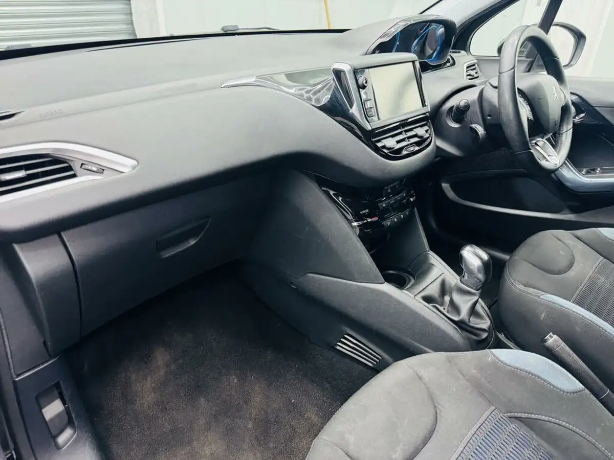 2013-peugeot-208-14td-allure-14hdi-5d-big-18