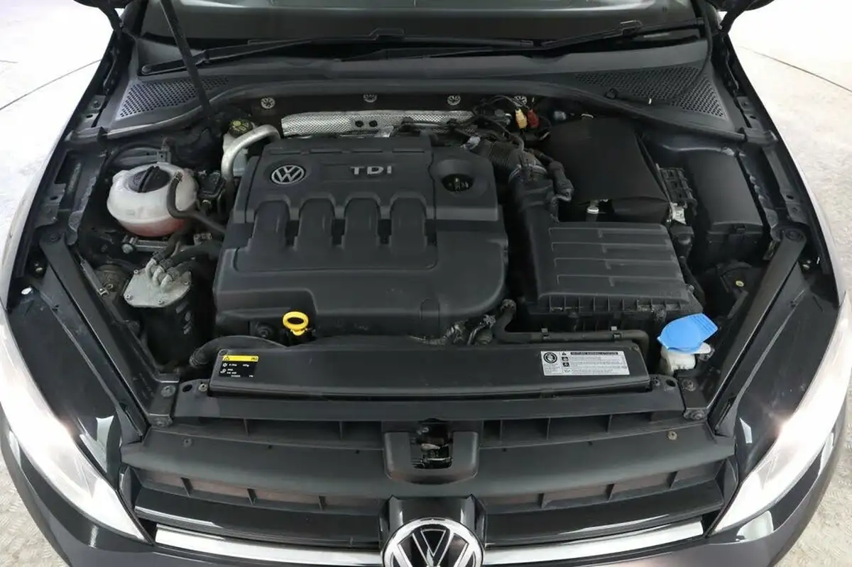 2015-volkswagen-golf-20tdi-match-bmtss-5d-dsg-big-9