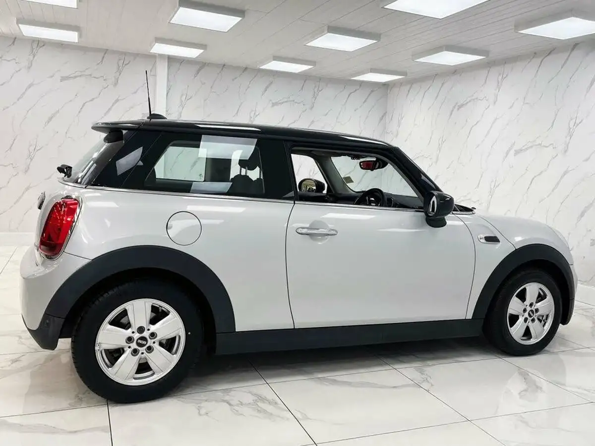 2020-mini-cooper-15-cooper-classic-nav-hatchback-3d-big-11