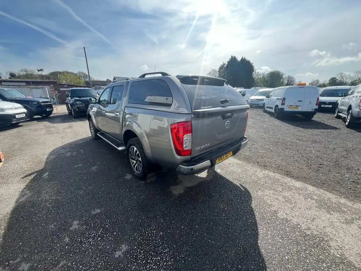 2017-nissan-navara-23dci-tekna-auto-big-45