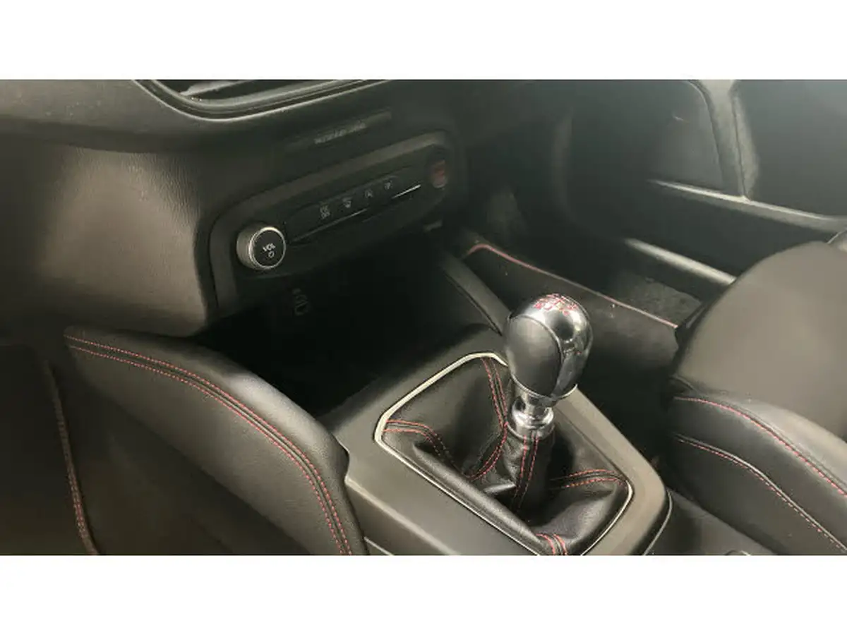 2023-ford-focus-23t-st-hatchback-big-12