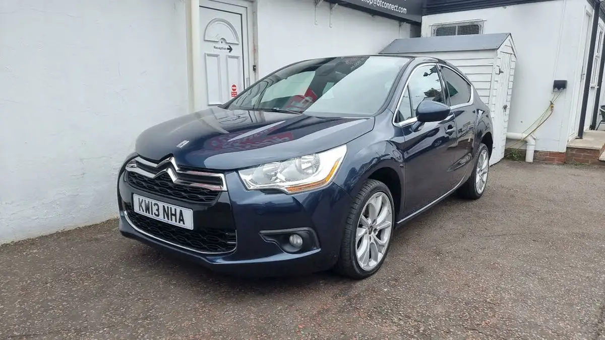 2013-citroen-ds4-16td-dstyle-big-10