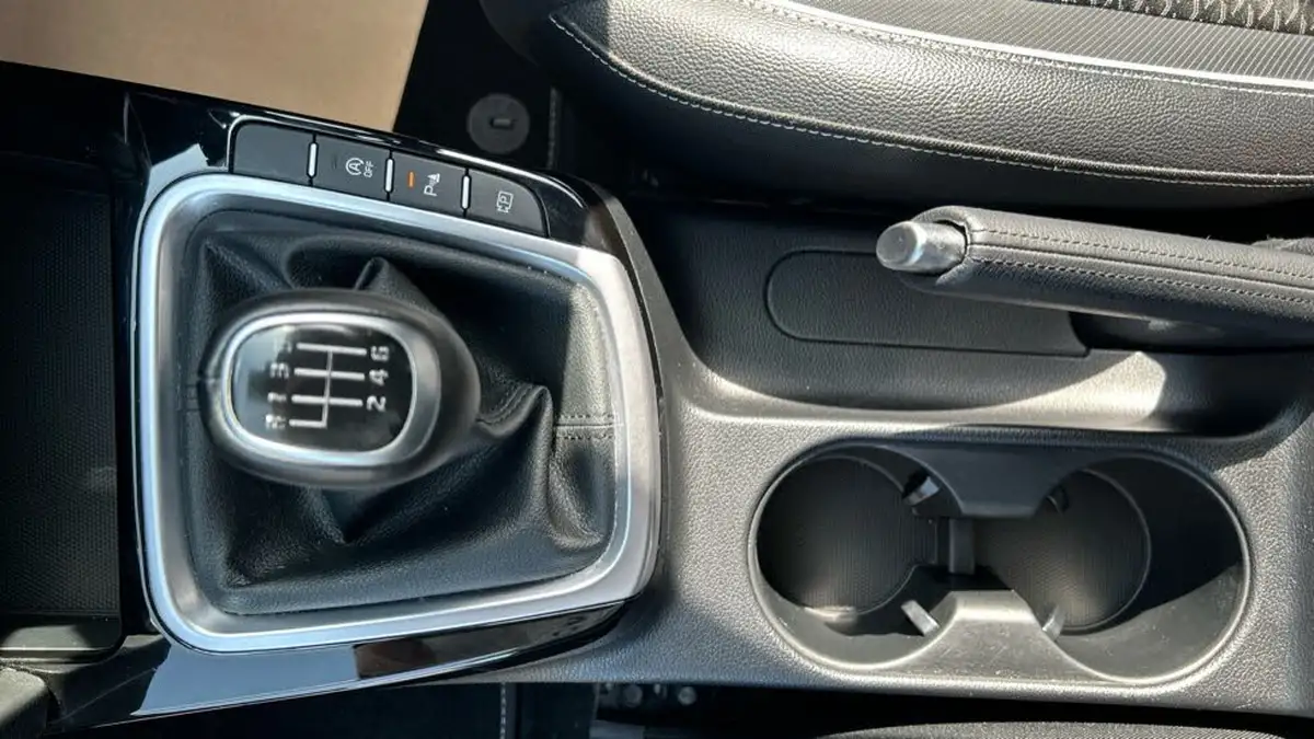 2022-kia-ceed-15-t-gdi-3-hatchback-big-14