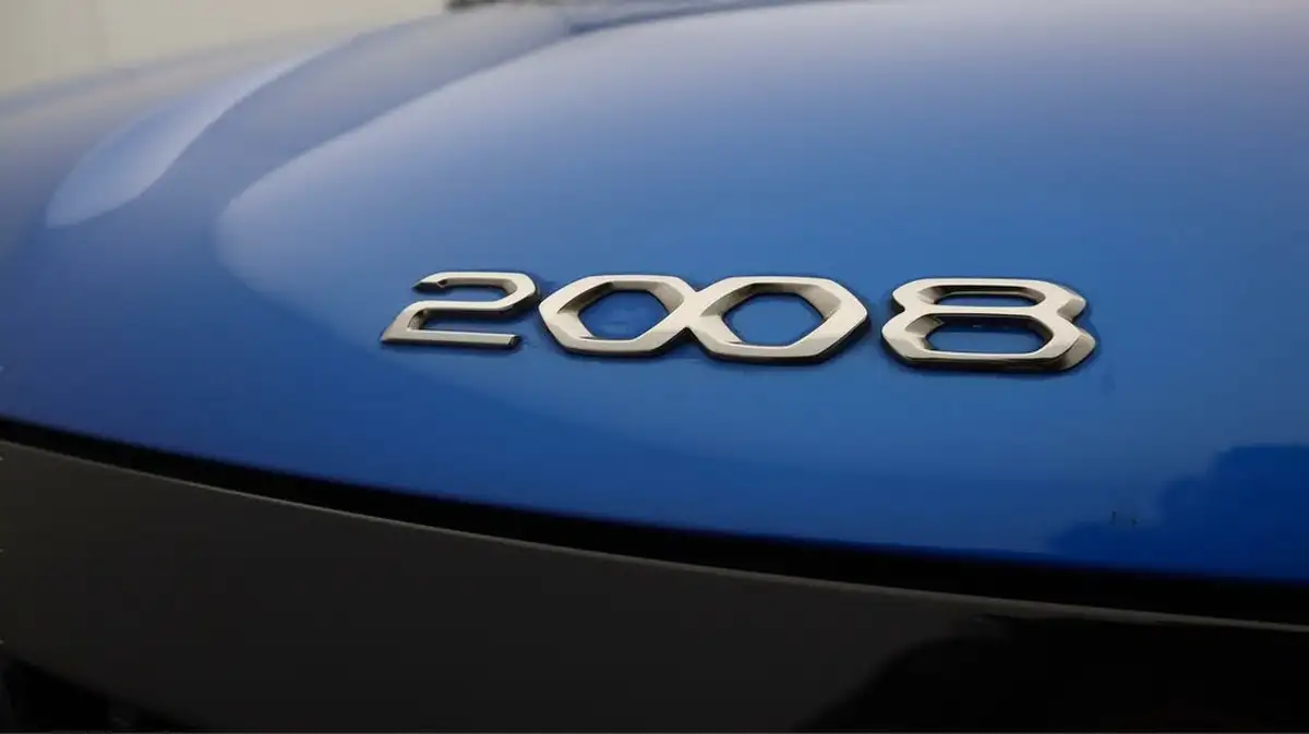 2022-peugeot-2008-suv-12-puretech-gt-big-21