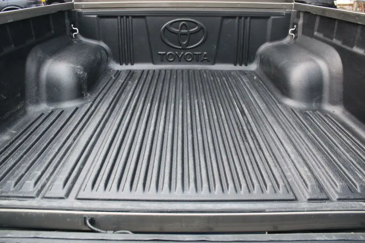 2023-toyota-hi-lux-28d-4d-invincible-x-2754cc-auto-big-11