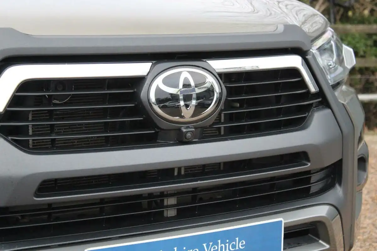 2023-toyota-hi-lux-28d-4d-invincible-x-2754cc-auto-big-35