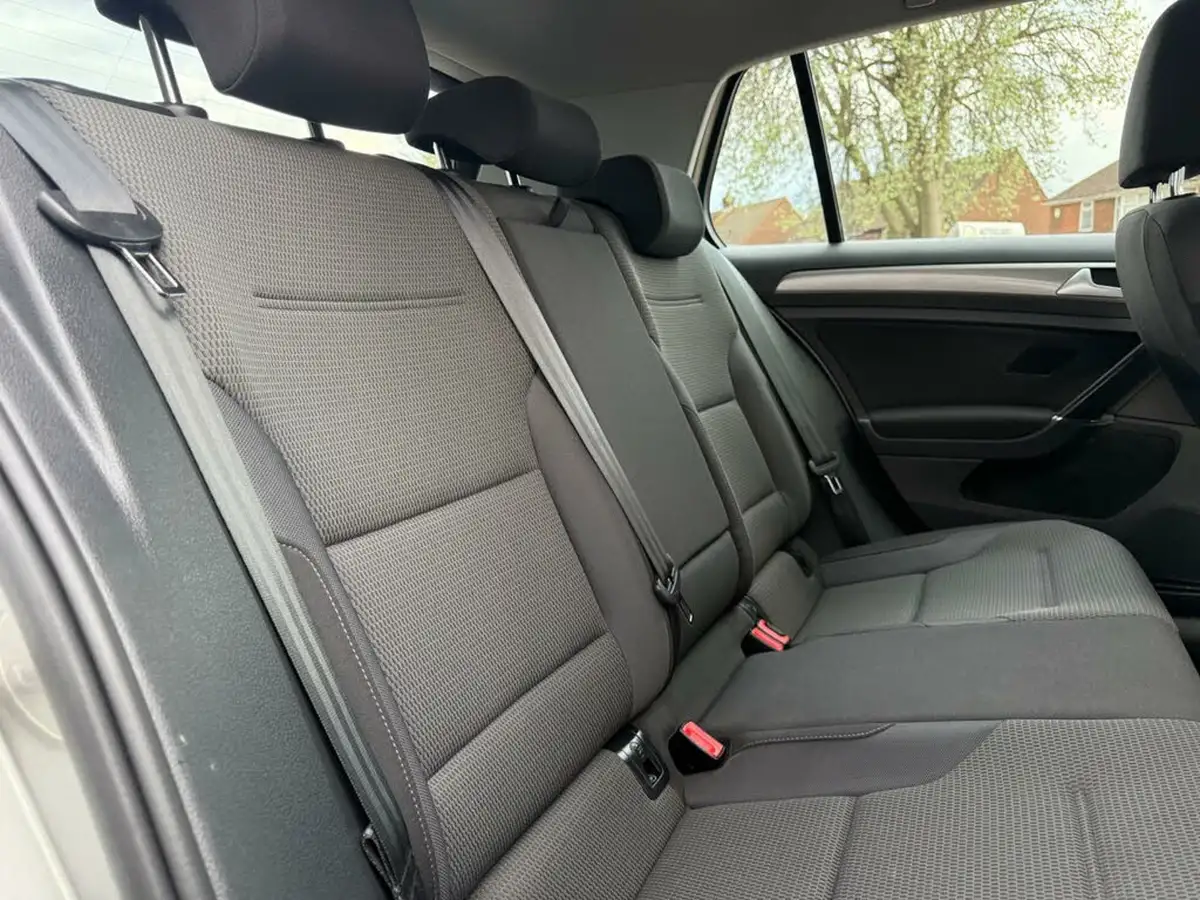 2015-volkswagen-golf-16tdi-match-105ps-bmt-ss-5d-big-29