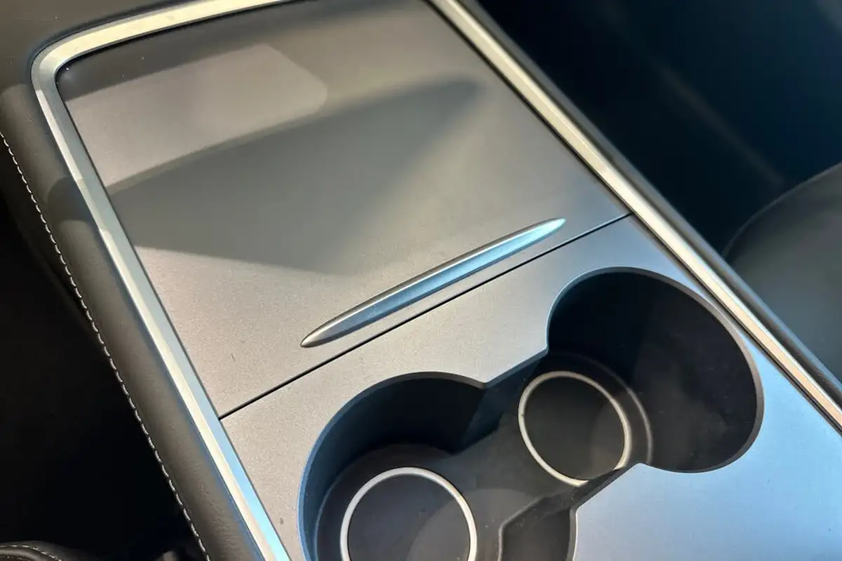 2022-tesla-model-y-e-long-range-big-8