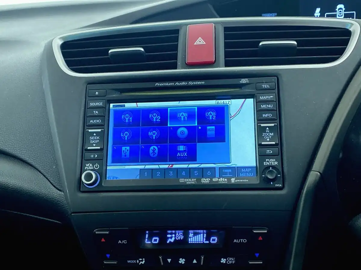 2014-honda-civic-18-sr-hatchback-big-17