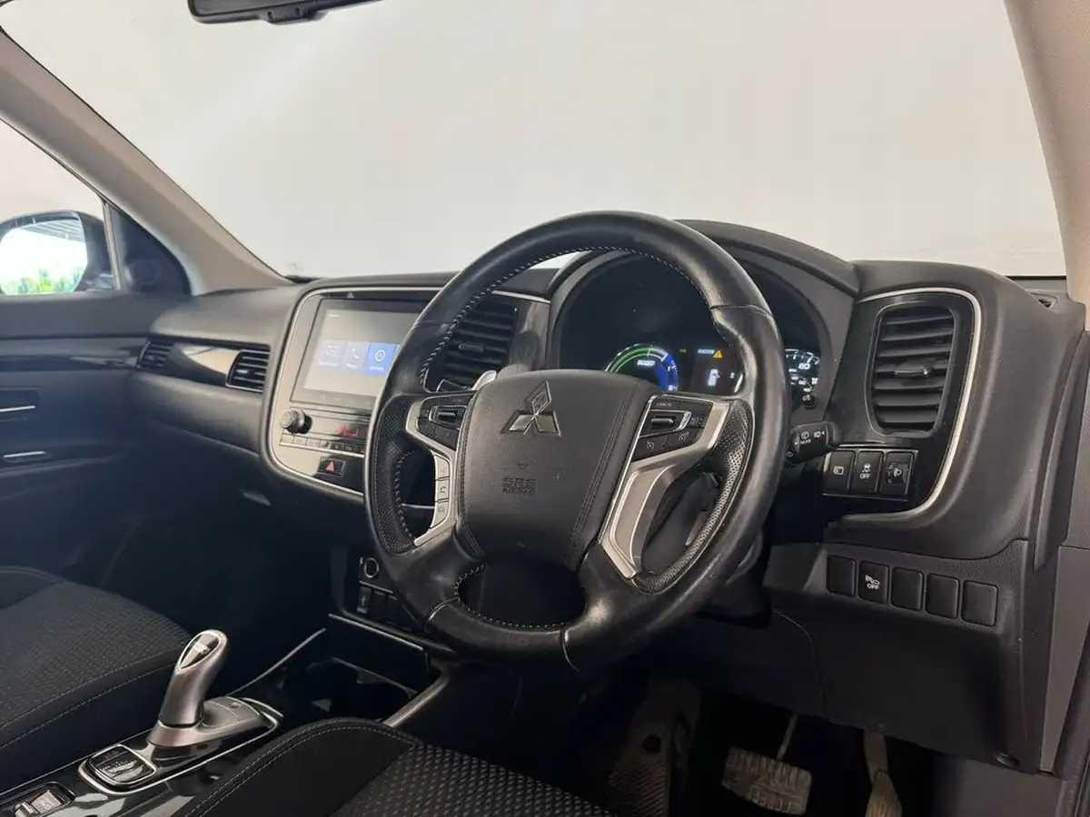 2020-mitsubishi-outlander-24-design-phev-big-35