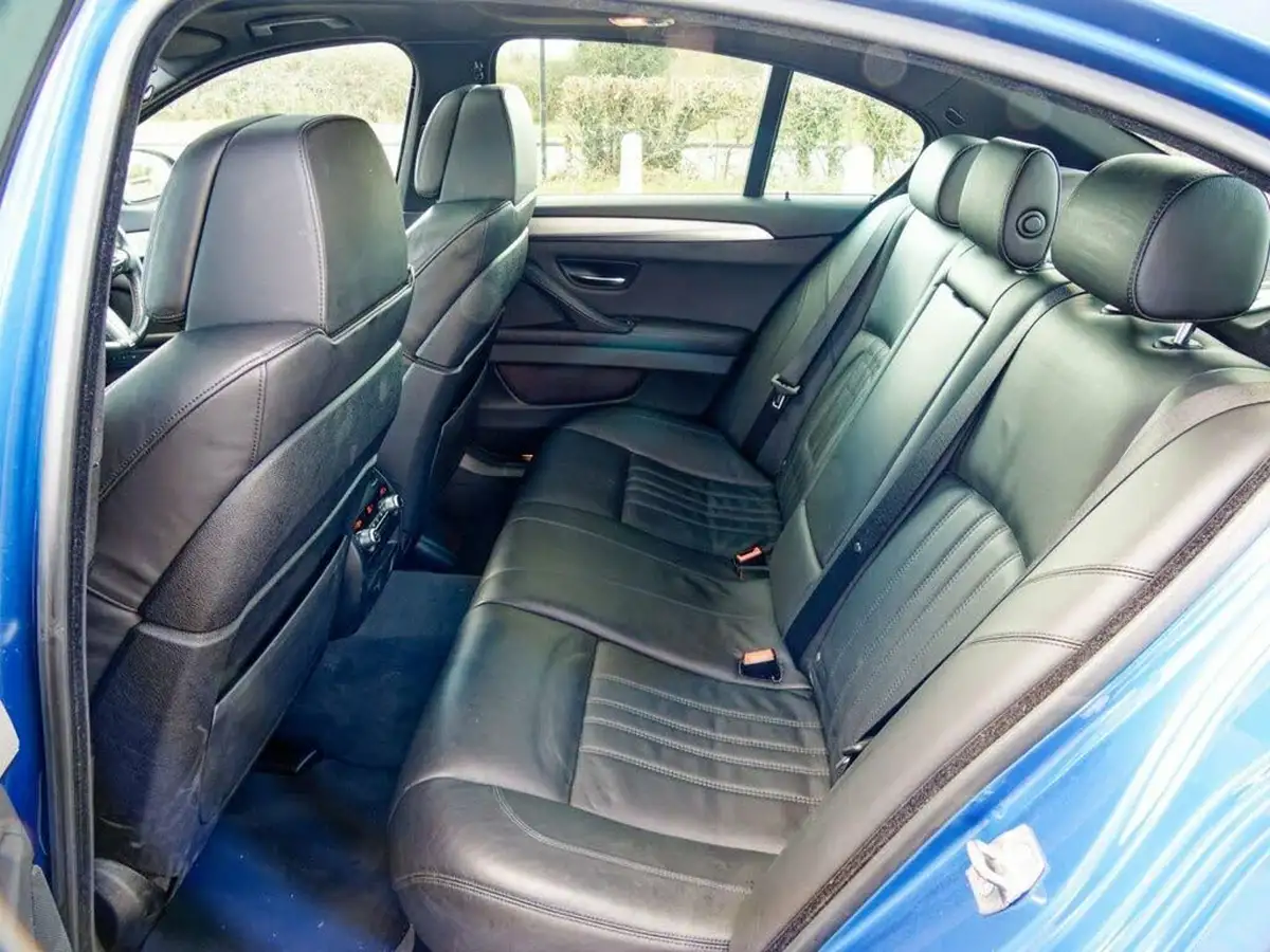 2016-bmw-5-series-44-m5-big-16