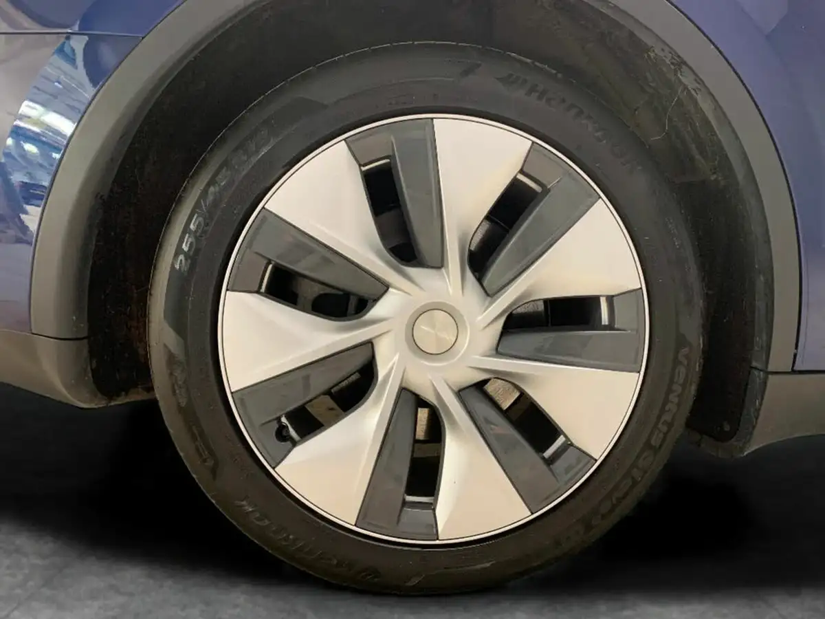 2023-tesla-model-y-e-rwd-big-33