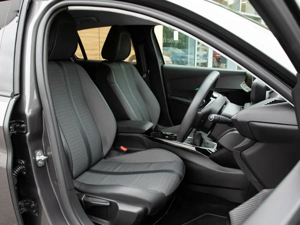 2021-peugeot-208-12-puretech-allure-premium-100bhp-big-28