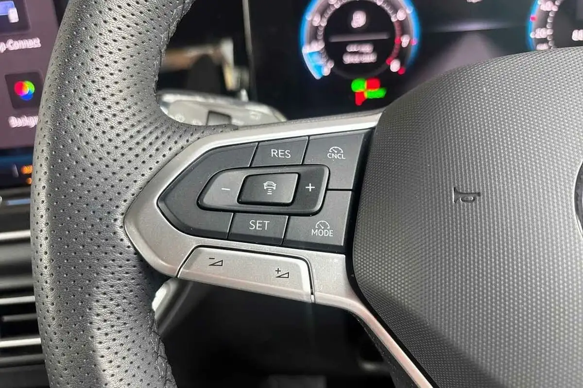 2024-volkswagen-tiguan-15-etsi-r-line-big-14