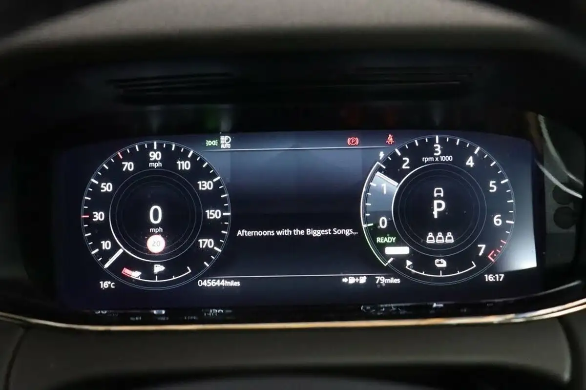 2022-land-rover-range-rover-evoque-15-p300e-r-dynamic-hse-big-15