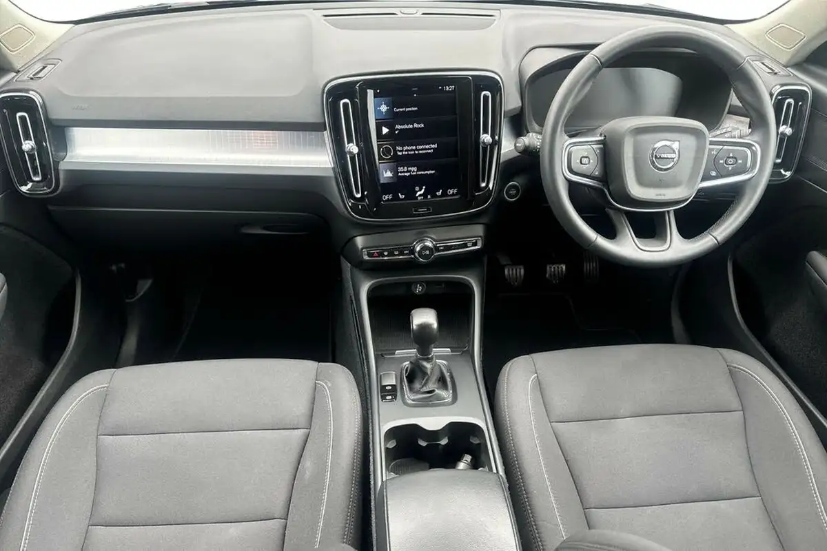 2021-volvo-xc40-15-t3-momentum-161bhp-big-5