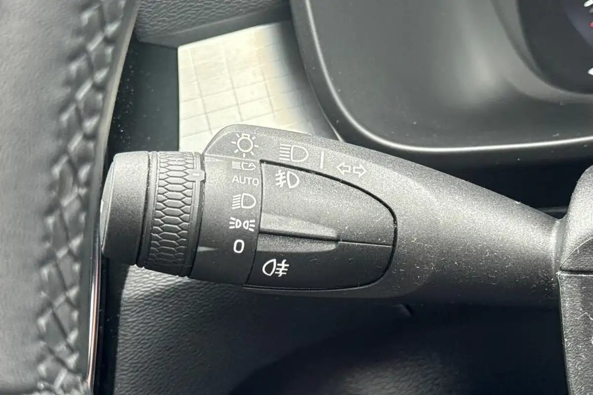 2021-volvo-xc40-15-t3-momentum-161bhp-big-29
