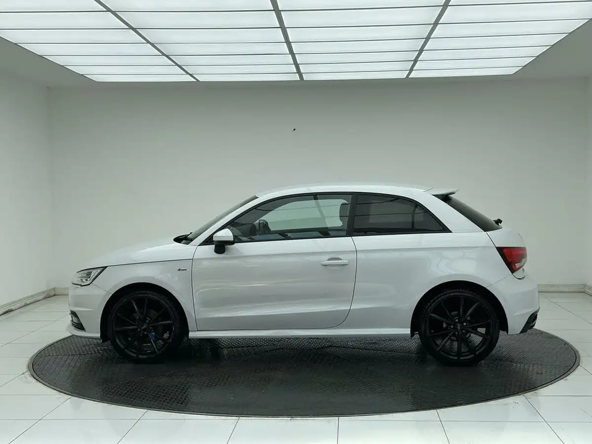 2017-audi-a1-14-tfsi-black-edition-hatchback-3d-s-tronic-big-8