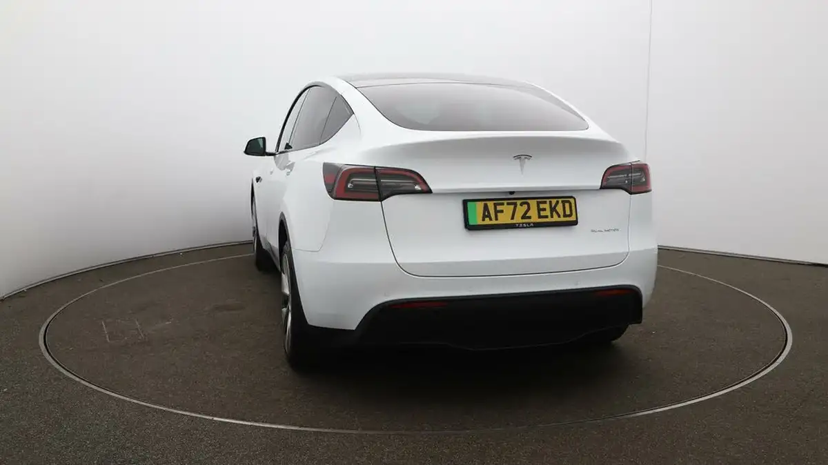 2022-tesla-model-y-e-long-range-big-59