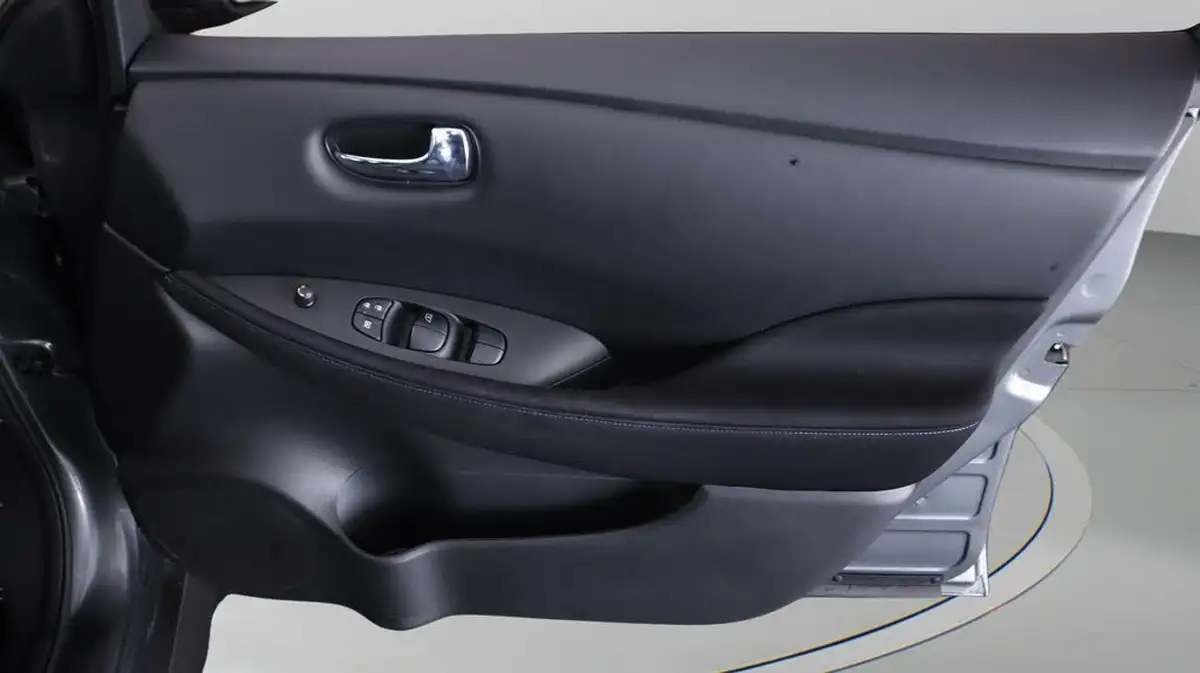 2023-nissan-leaf-e-acenta-39kwh-big-14