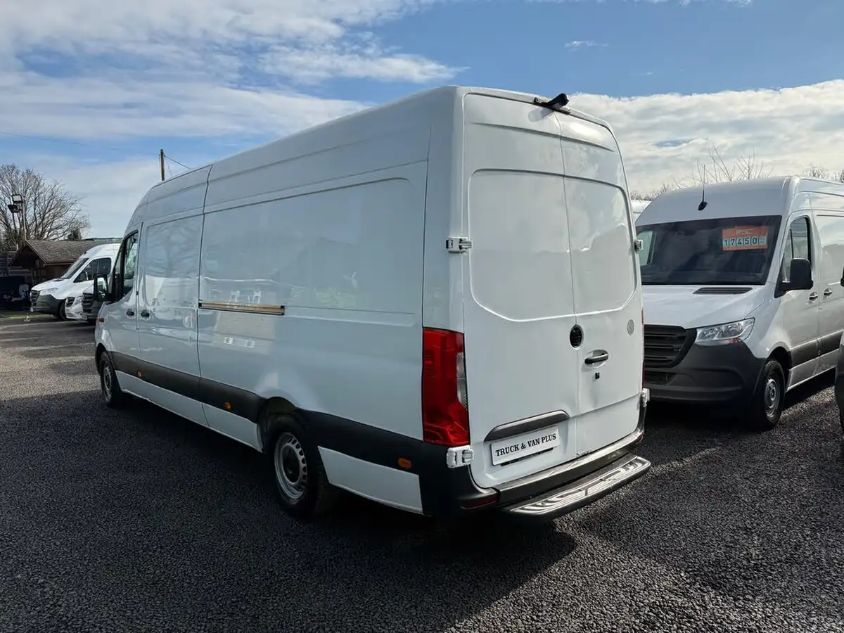 2018-mercedes-benz-sprinter-21cdi-311-l2h1-panel-van-rwd-eco-gear-360-big-10