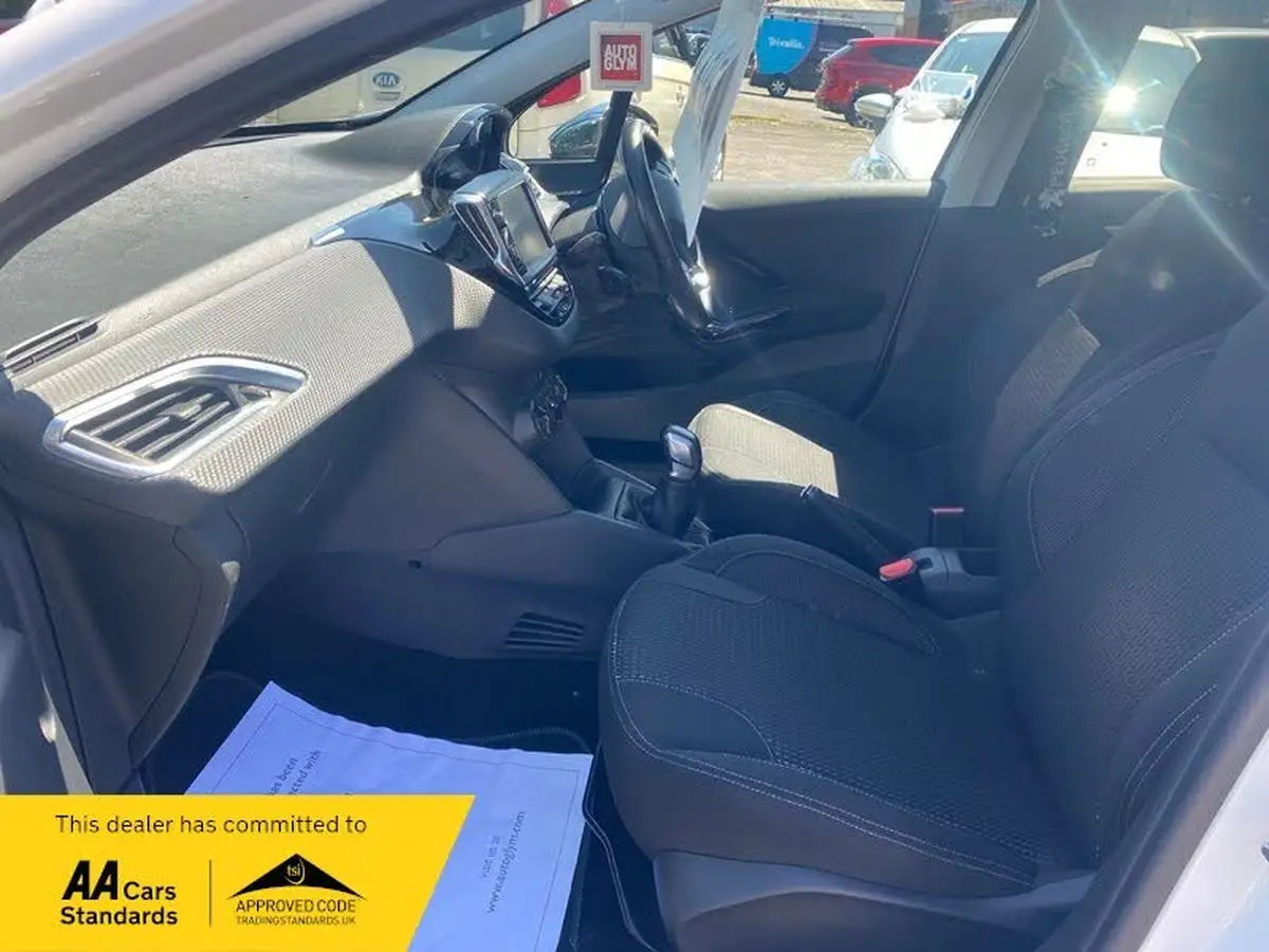 2017-peugeot-208-12-puretech-allure-82bhp-5d-big-14