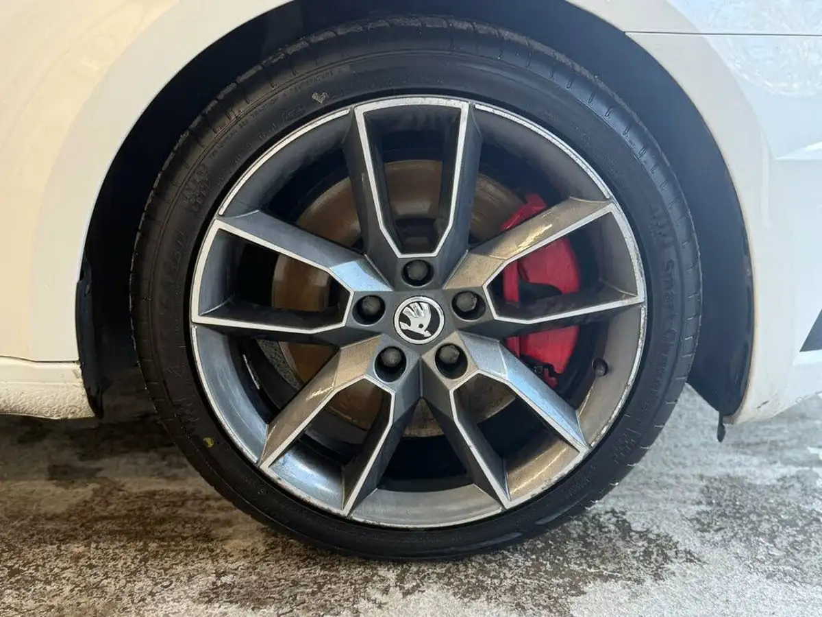 2019-skoda-octavia-20-tsi-vrs-hatchback-big-30