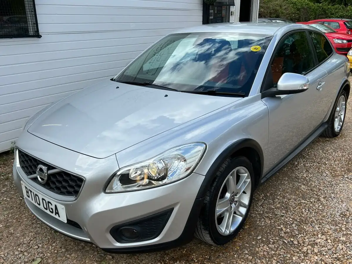 2010-volvo-c30-20td-se-hatchback-3d-powershift-big-3