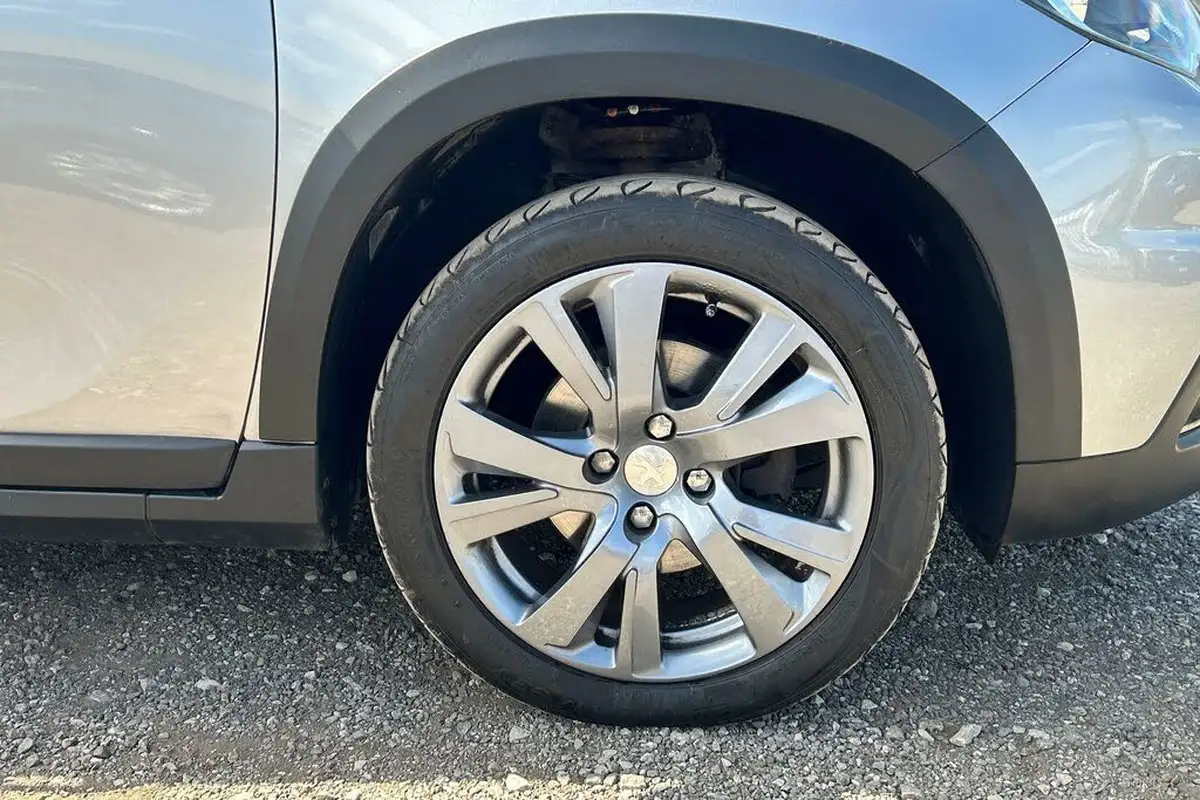 2017-peugeot-2008-suv-16bluehdi-allure-120bhp-ss-big-4