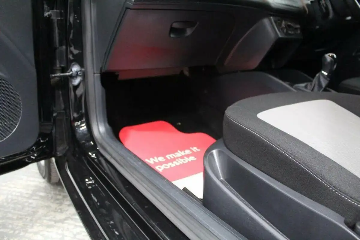 2015-seat-ibiza-14-se-sportcoupe-3d-big-26