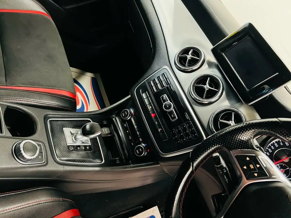 2014-mercedes-benz-cla-20-cla-45-amg-big-11